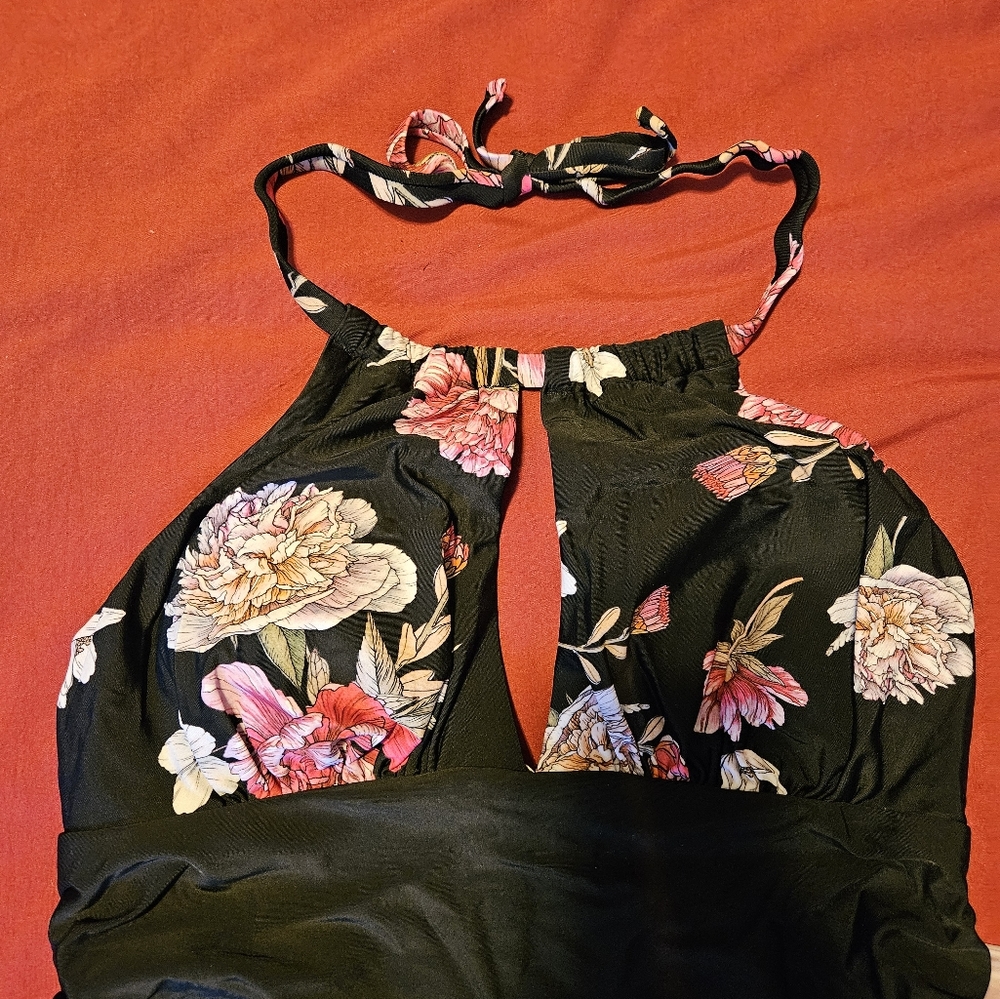 Swimsuit! - Picture 3 of 3